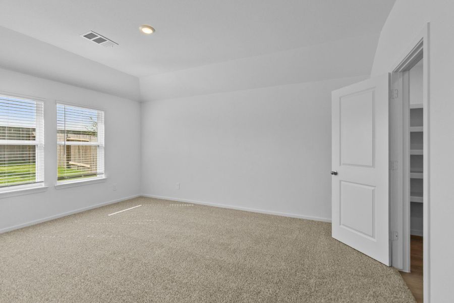 Spacious, unfurnished interior of a new home in Harrington Trails at The Canopies, Splendora (Image 19).