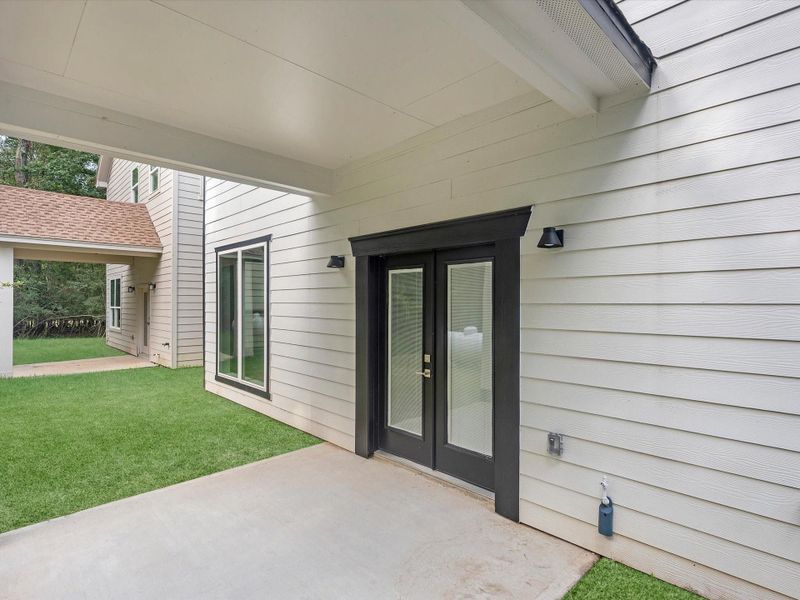Exterior details and patio area of a home in , Houston (Image 23).