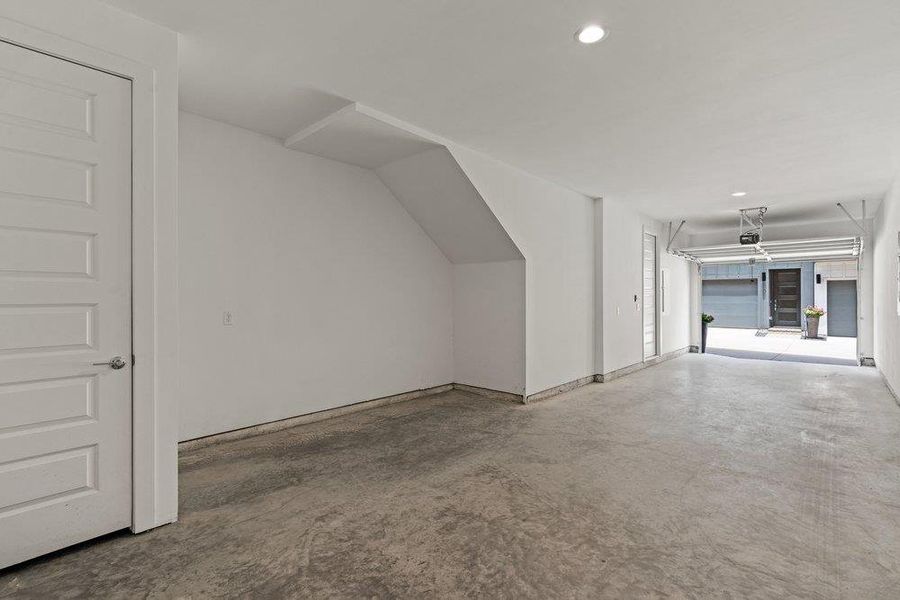 Spacious, unfurnished interior of a new home in Bluebonnet Lofts, Austin (Image 21). Spacious, unfurnished interior of a new home in Bluebonnet Lofts, Austin (Image 21).