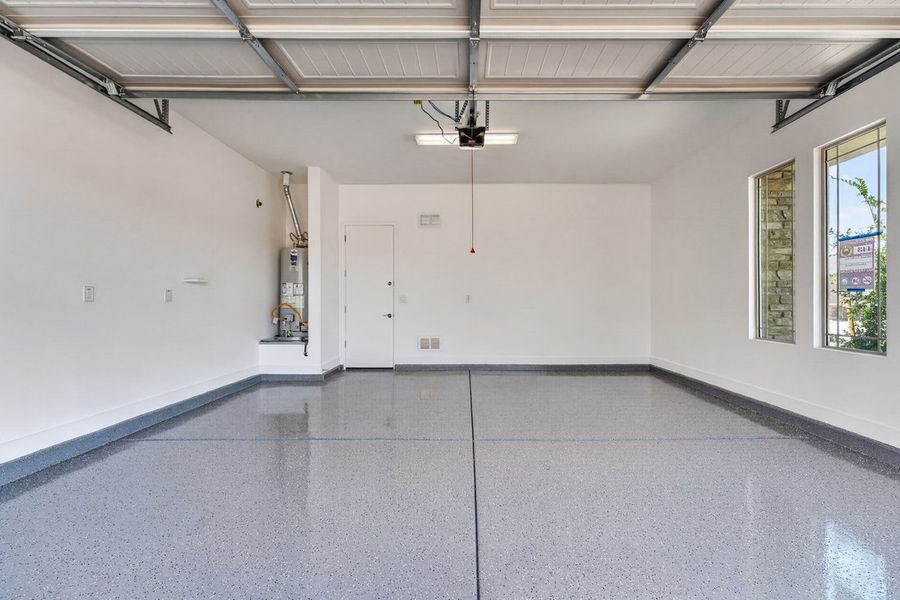 Spacious, unfurnished interior of a new home in Ellsworth Ranch, Queen Creek (Image 27).