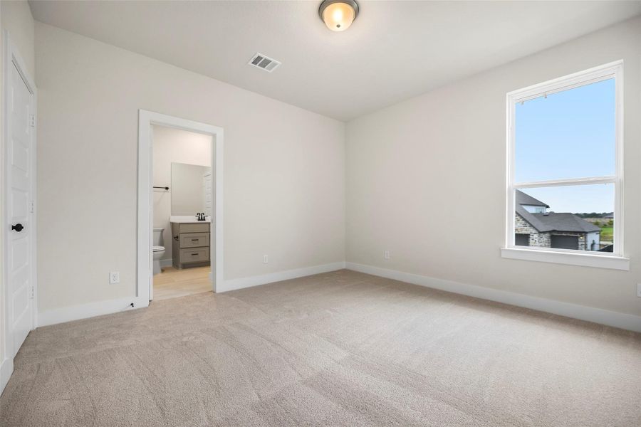 Spacious, unfurnished interior of a new home in Bridgeland 80′, Cypress (Image 16).
