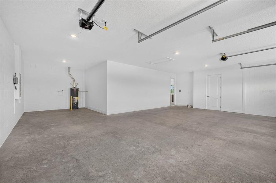 Spacious, unfurnished interior of a new home in , Ocala (Image 48).