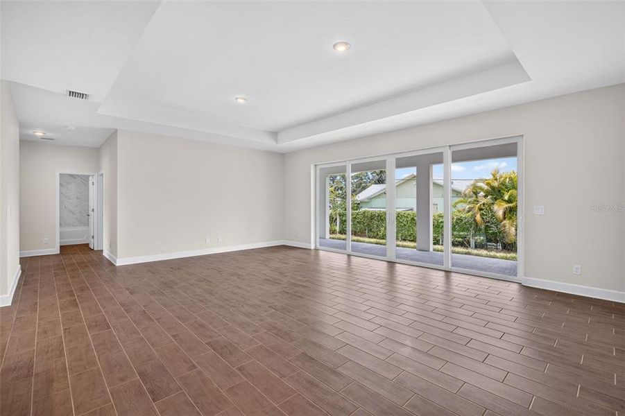 Spacious, unfurnished interior of a new home in , Port Charlotte (Image 19).