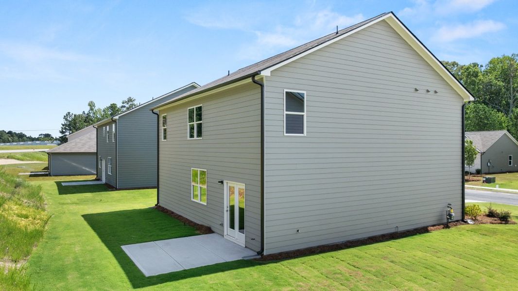 Representative exterior details of a home built from the Hayden by D.R. Horton in Northwoods at Mirror Lake, Villa Rica (Image 4).