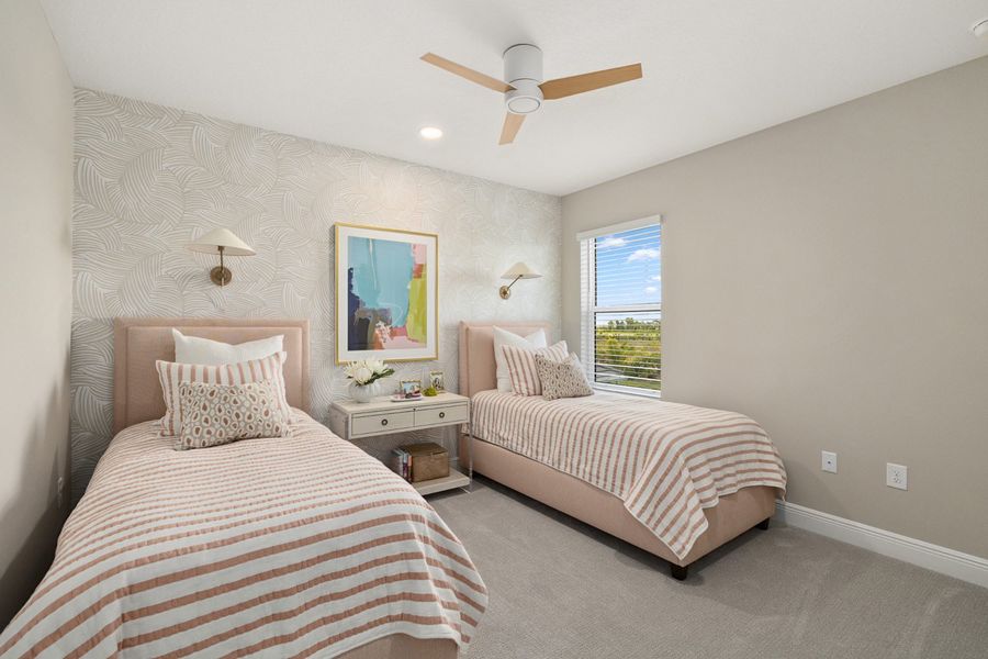 Representative furnished interior of a home built from the Heritage 2 by Neal Communities in Palmera, Venice (Image 18).