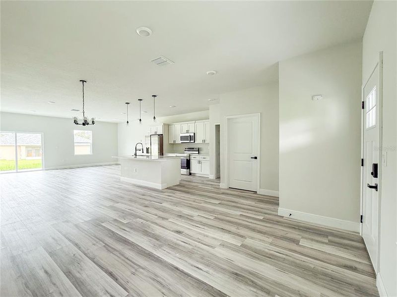 Spacious, unfurnished interior of a new home in , Ocala (Image 20).