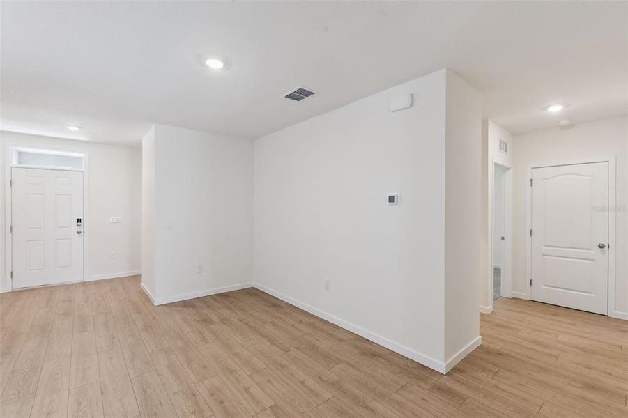 Spacious, unfurnished interior of a new home in , Port Orange (Image 14).