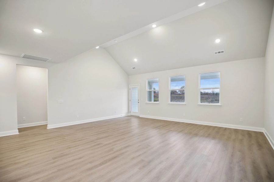 Spacious, unfurnished interior of a new home in Willow Landing, Mount Juliet (Image 34).