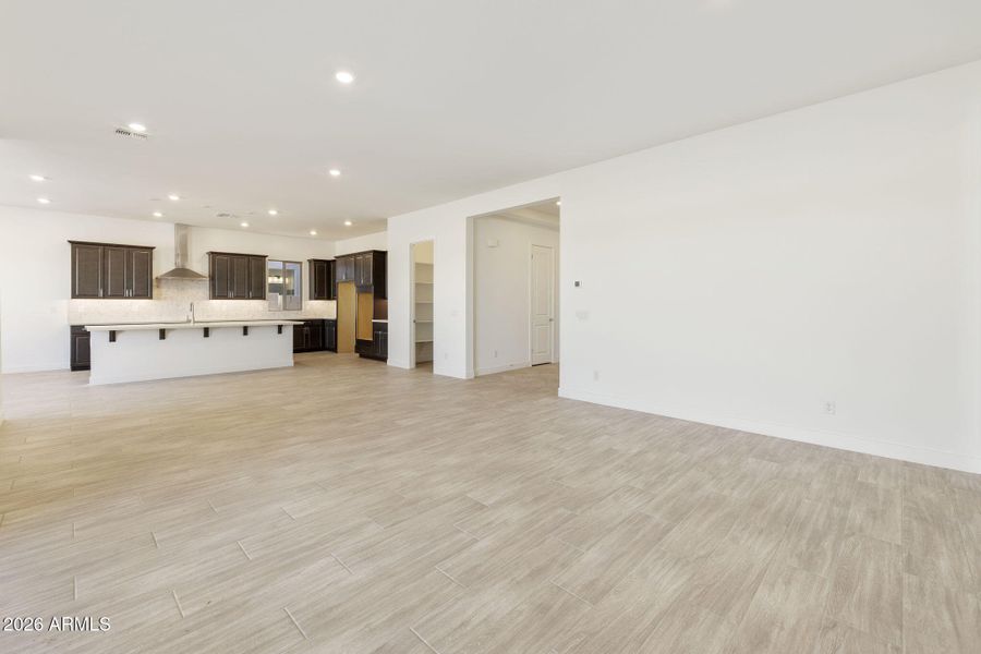 GREAT ROOM / KITCHEN GREAT ROOM / KITCHEN