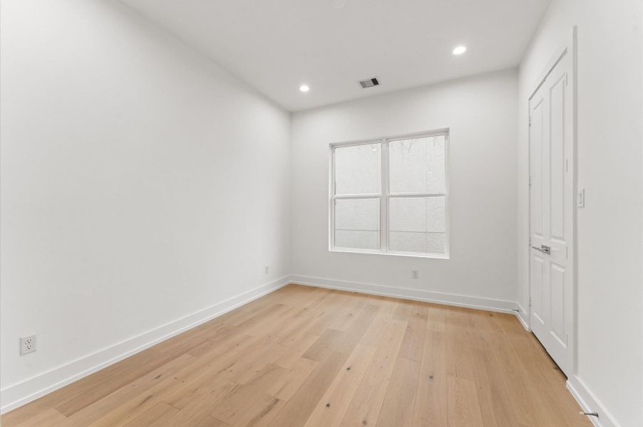 Secondary bedroom Secondary bedroom