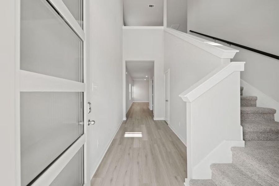 Spacious, unfurnished interior of a new home in Creekhaven, Rosharon (Image 4).