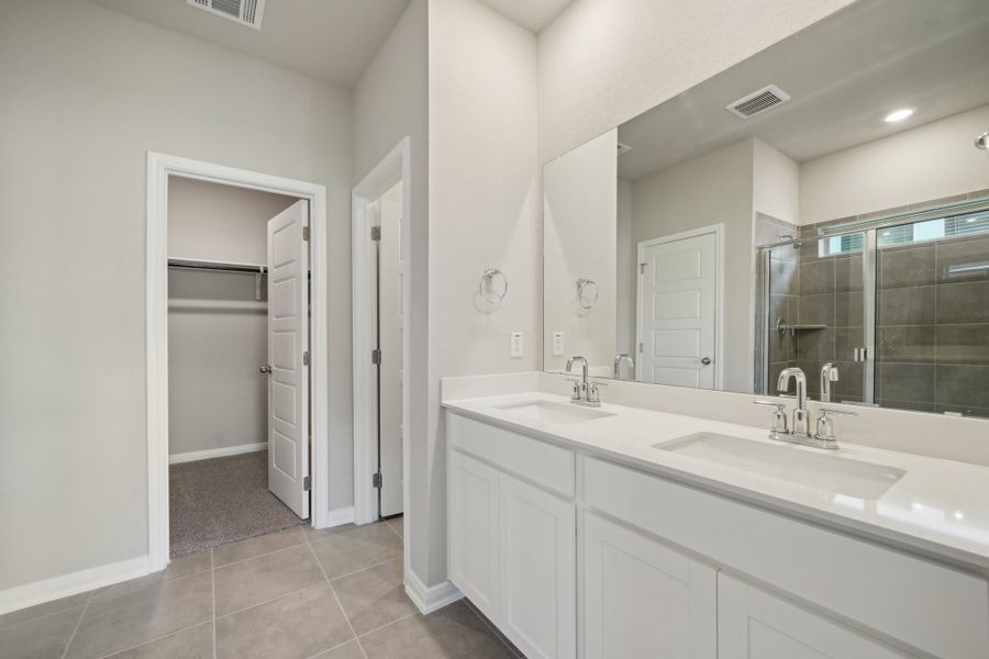 Guest bathroom in the Matador floorplan in the Meritage Homes community.