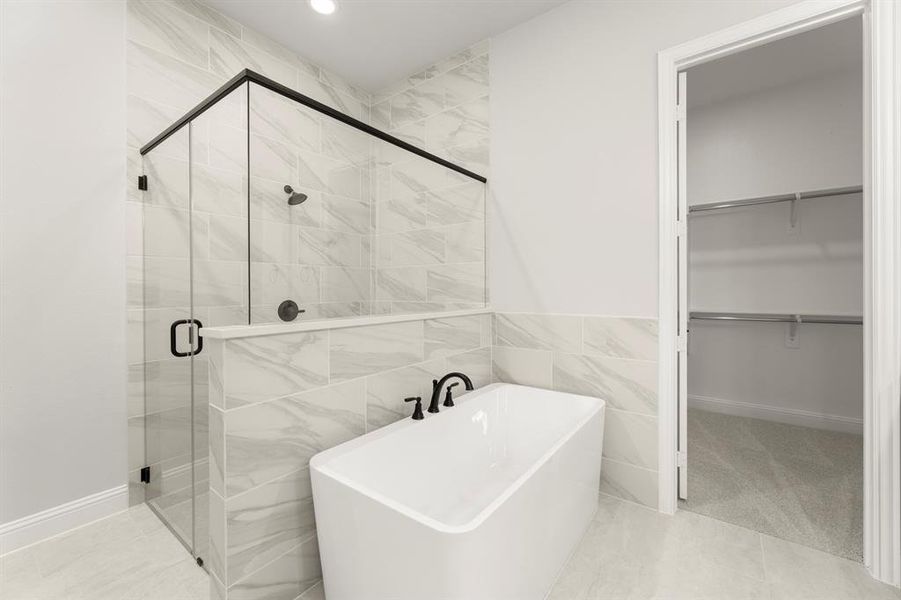 15. 2101 Clairmount - Bath (3)