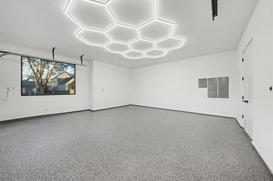 Spacious, unfurnished interior of a new home in , Dallas (Image 23).