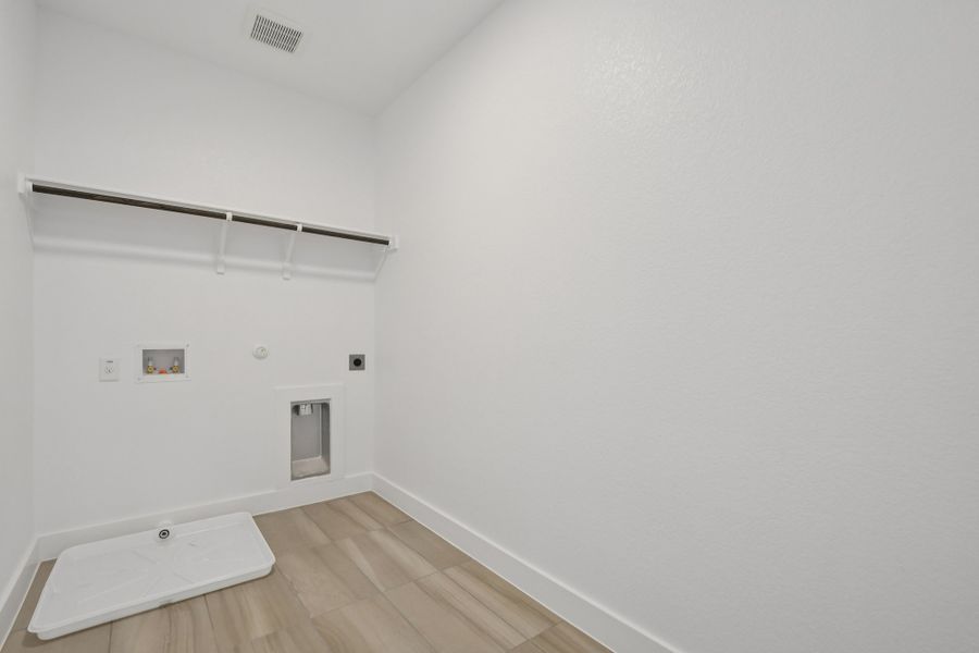 Spacious, unfurnished interior of a new home in Foxfield, Austin (Image 32).