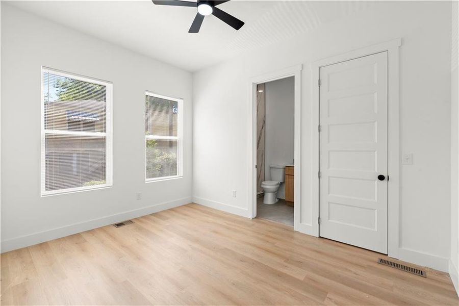 Spacious, unfurnished interior of a new home in , Atlanta (Image 44).