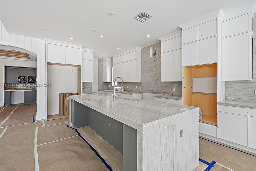 Spacious, unfurnished interior of a new home in Bridgewater, Jupiter (Image 47). Spacious, unfurnished interior of a new home in Bridgewater, Jupiter (Image 47).