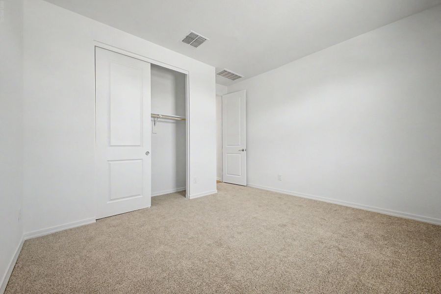 Spacious, unfurnished interior of a new home in White Tank Vistas, Waddell (Image 12).