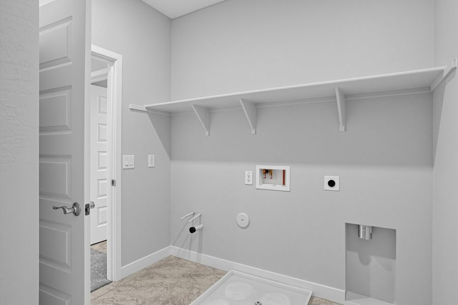Spacious, unfurnished interior of a new home in Rancho Mercado, Surprise (Image 27).