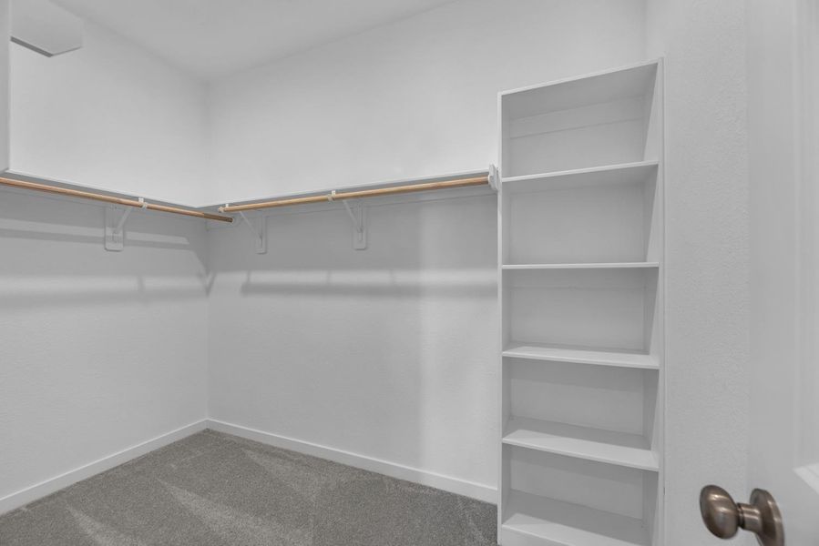 Spacious, unfurnished interior of a new home in Grand Oaks Reserve, Cleveland (Image 20).