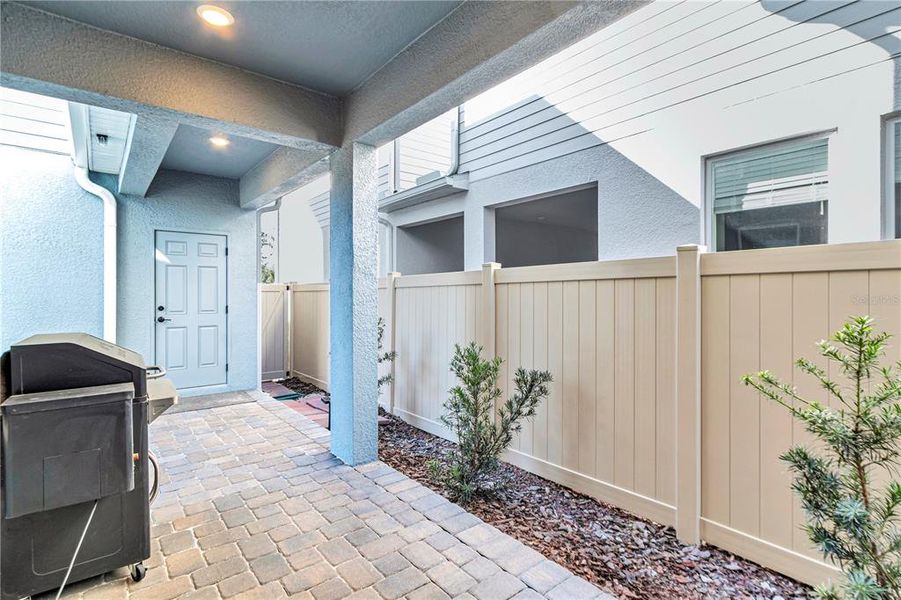 Exterior details and patio area of a home in , Winter Garden (Image 4).