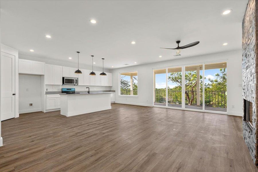 Spacious, unfurnished interior of a new home in , Bastrop (Image 27).