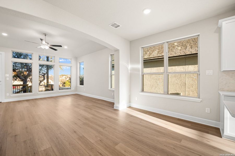 Spacious, unfurnished interior of a new home in Ventana, Bulverde (Image 18).