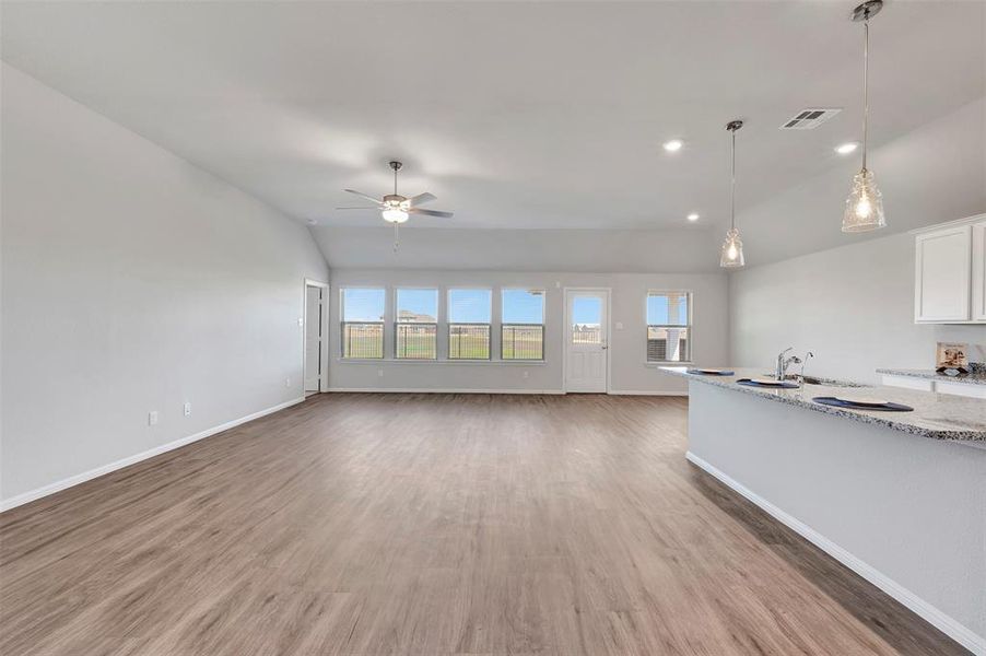 Spacious, unfurnished interior of a new home in Lane Ranch, Sanger (Image 33).