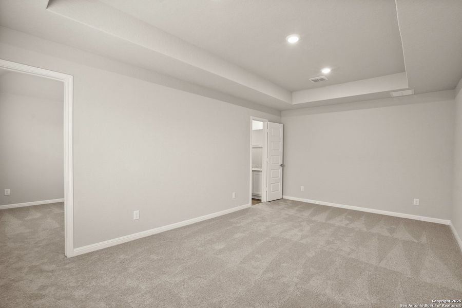 Spacious, unfurnished interior of a new home in Cinco Lakes, San Antonio (Image 13).