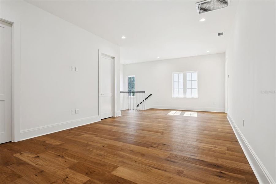Spacious, unfurnished interior of a new home in , Tampa (Image 68). Spacious, unfurnished interior of a new home in , Tampa (Image 68).