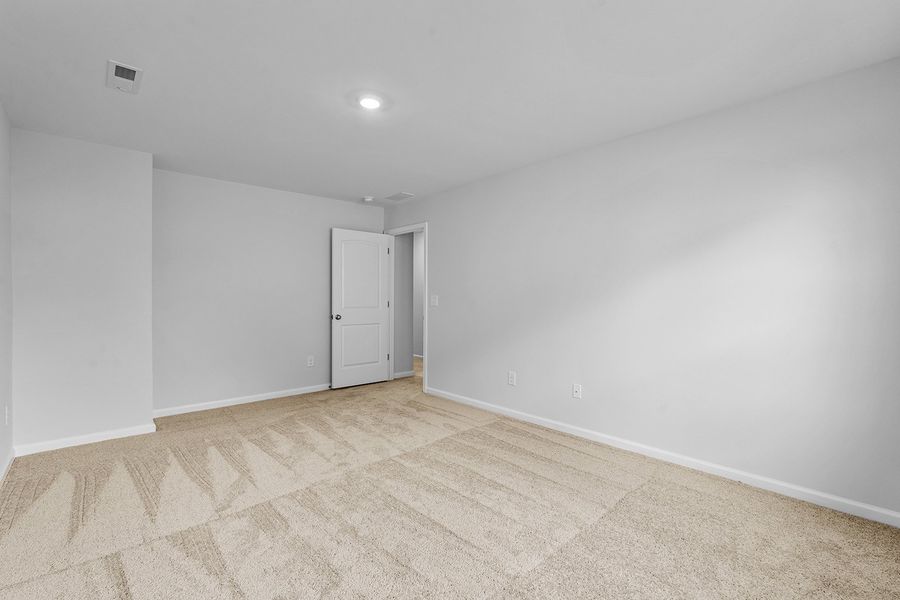 Spacious, unfurnished interior of a new home in Hanes Lake, Winston-Salem (Image 34).