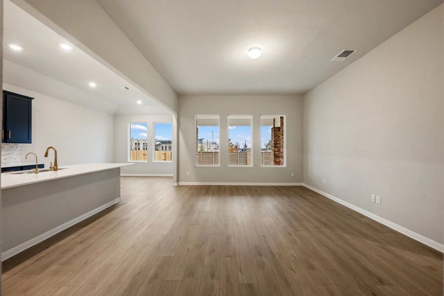 Spacious, unfurnished interior of a new home in Berry Creek Highlands, Georgetown (Image 32).