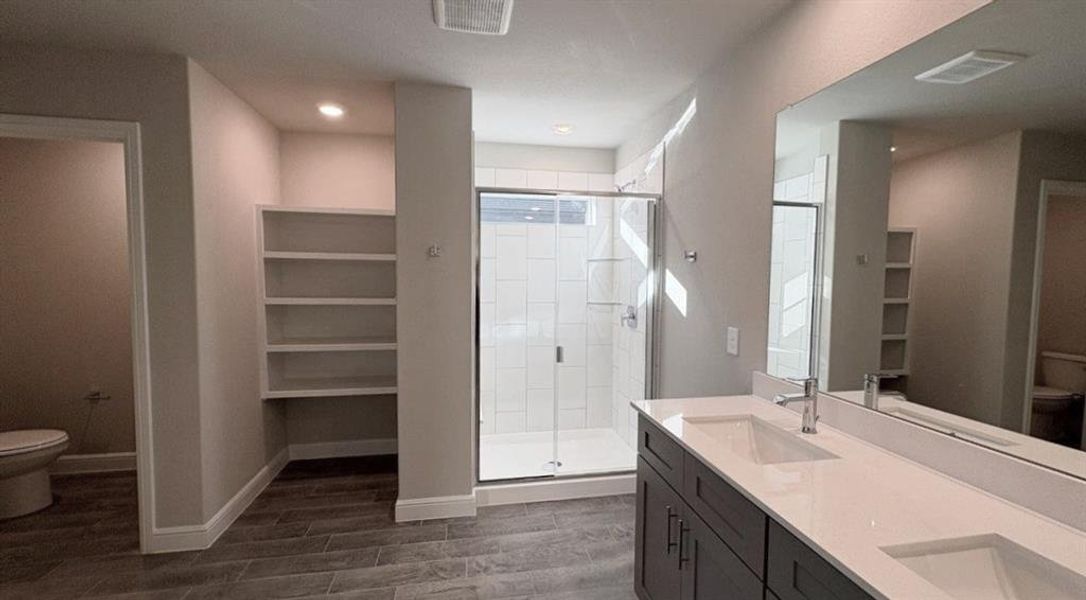 Furnished interior view inside a new home in Sandstone Estates, Granbury (Image 10). Furnished interior view inside a new home in Sandstone Estates, Granbury (Image 10).