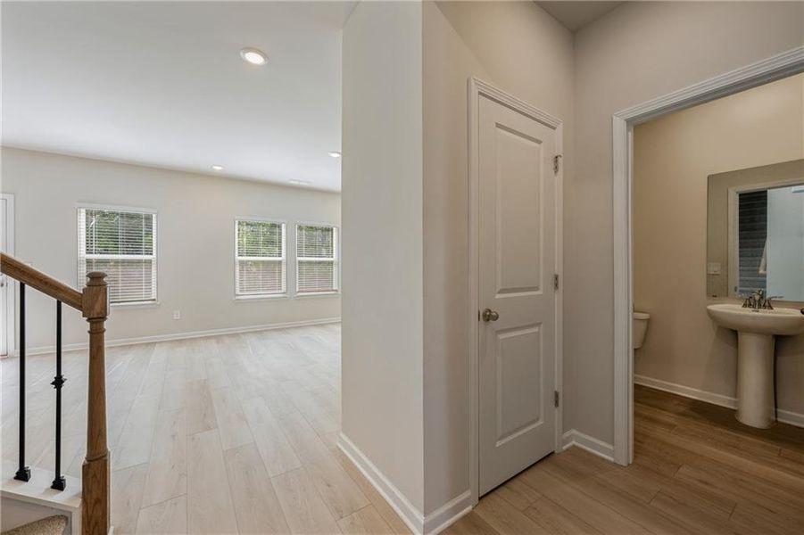 Spacious, unfurnished interior of a new home in Creekside at Oxford Park, Fairburn (Image 22).