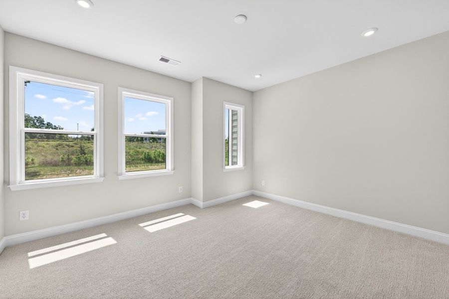 Spacious, unfurnished interior of a new home in Southbridge, Fort Mill (Image 28).