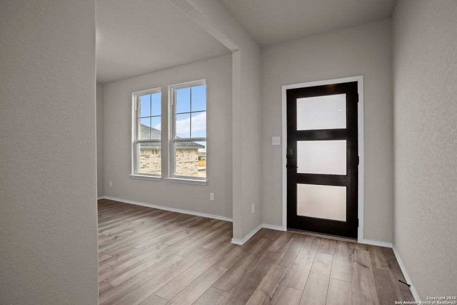Spacious, unfurnished interior of a new home in Comanche Ridge, San Antonio (Image 16).