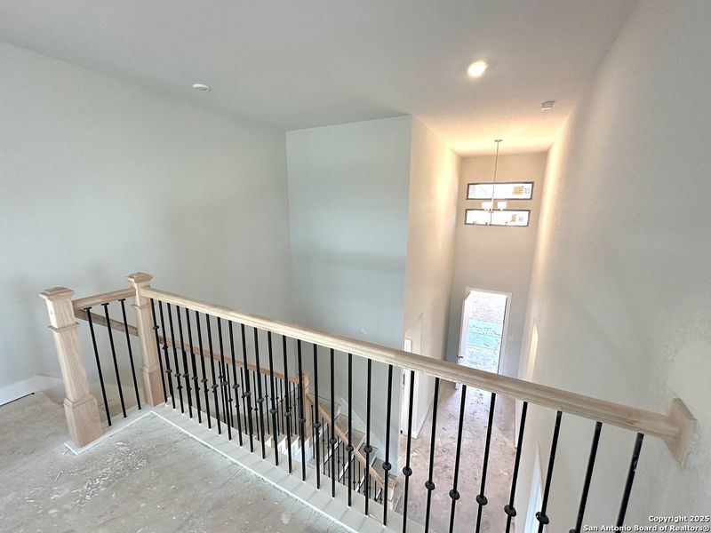 Spacious, unfurnished interior of a new home in Nopal Valley, San Antonio (Image 5).
