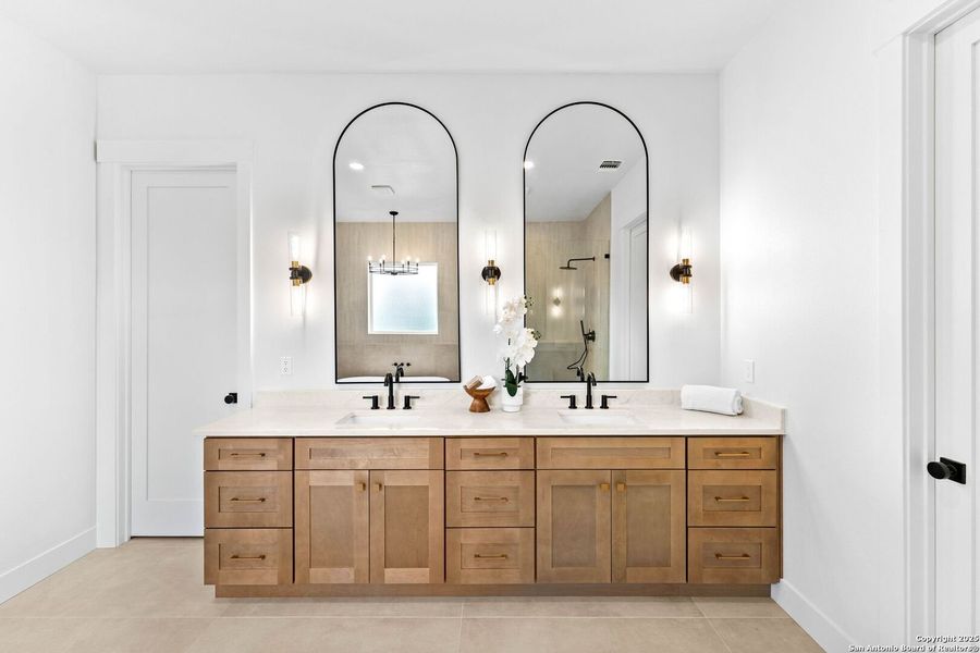 Furnished interior view inside a new home in , Boerne (Image 9).