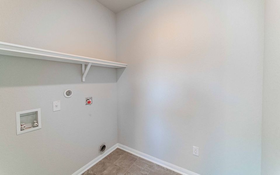 Spacious, unfurnished interior of a new home in Cloud Country, New Braunfels (Image 17).