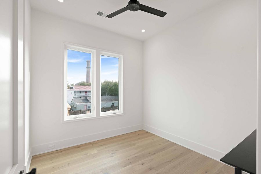 Spacious, unfurnished interior of a new home in , Charleston (Image 23).
