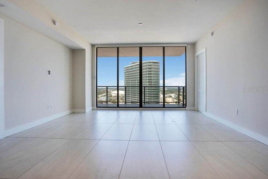 Spacious, unfurnished interior of a new home in , St. Petersburg (Image 51).
