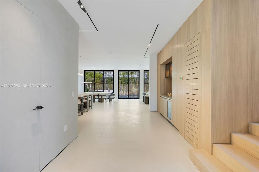 Spacious, unfurnished interior of a new home in , Miami (Image 15).