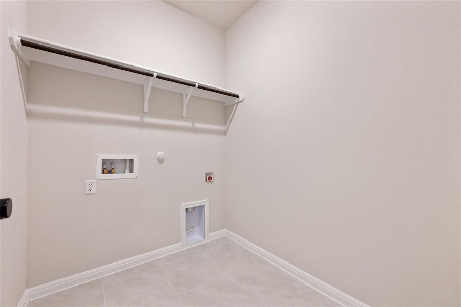 Spacious, unfurnished interior of a new home in The Colony, Bastrop (Image 18). Spacious, unfurnished interior of a new home in The Colony, Bastrop (Image 18).