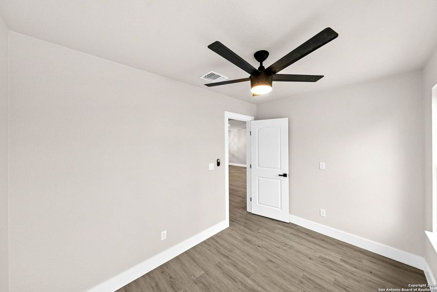 Spacious, unfurnished interior of a new home in , Seguin (Image 22).