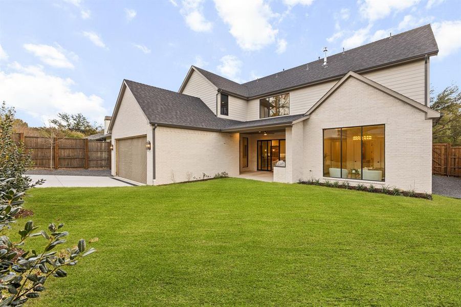 Exterior details and patio area of a home in , Dallas (Image 3).