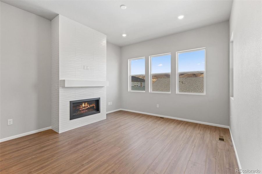 Spacious, unfurnished interior of a new home in , Golden (Image 41).