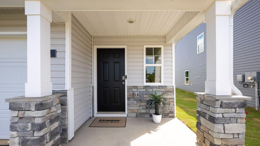 Exterior details and patio area of a home in Fieldcrest Acres, Blountville (Image 25).
