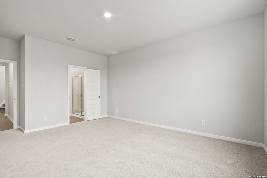 Spacious, unfurnished interior of a new home in Abbott Place, St. Hedwig (Image 20).