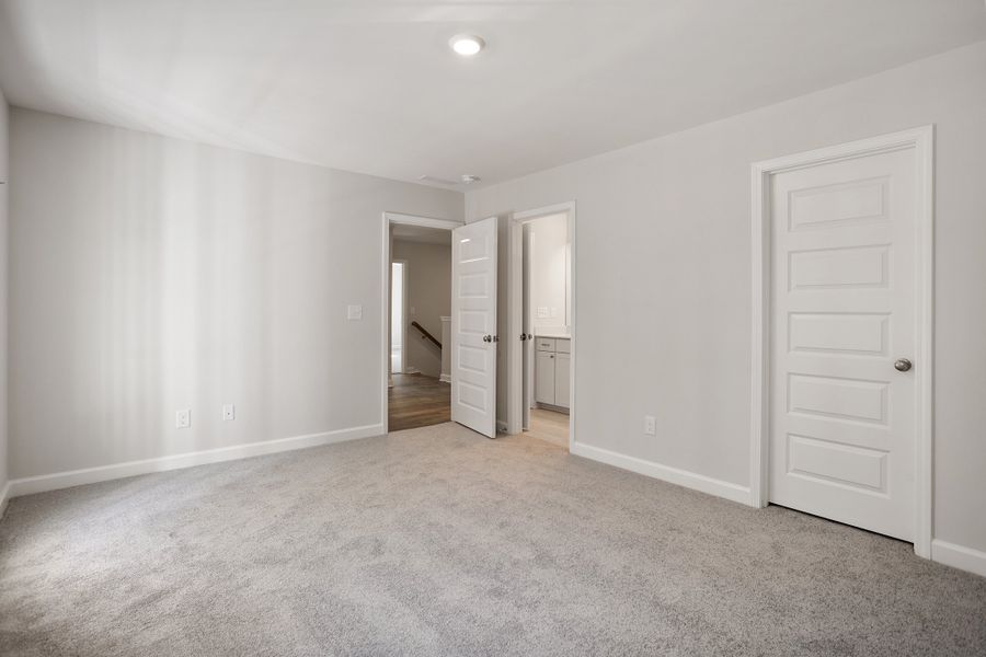 Spacious, unfurnished interior of a new home in Georgias Landing, Raleigh (Image 40).