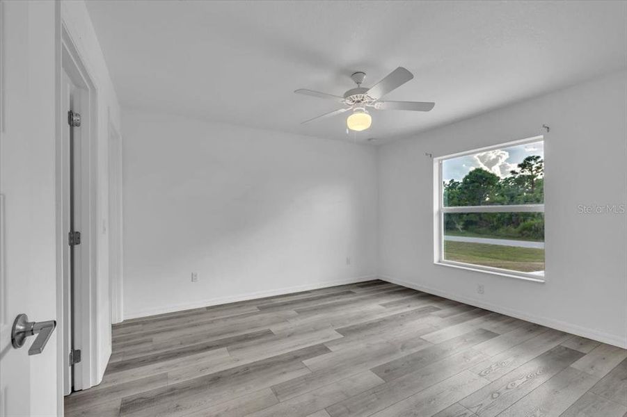 Spacious, unfurnished interior of a new home in , Punta Gorda (Image 27).